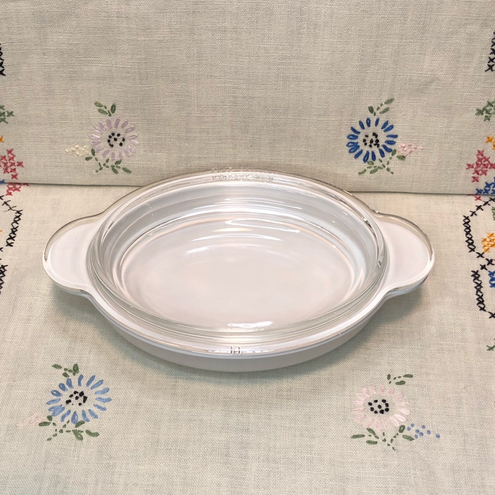 COPY - Corning Ware Oval P-14-B Grab-It Bowl Casserole Dish with Pyrex Lid.